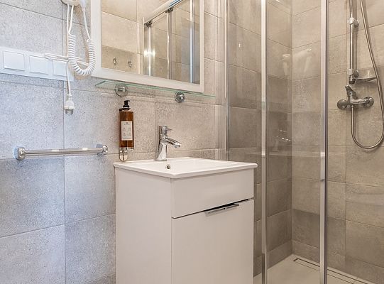 Pokój trzyosobowy (poddasze)